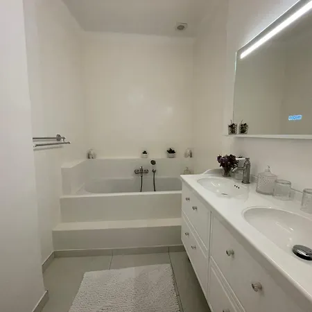 Oda ve Kahvaltı La Naronne Bandol